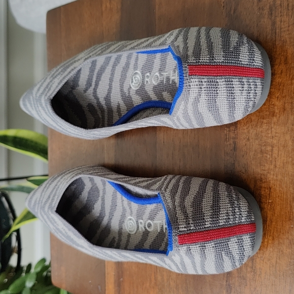 Rothy's Point, Gray Zebra, SZ 9 - Picture 3 of 12